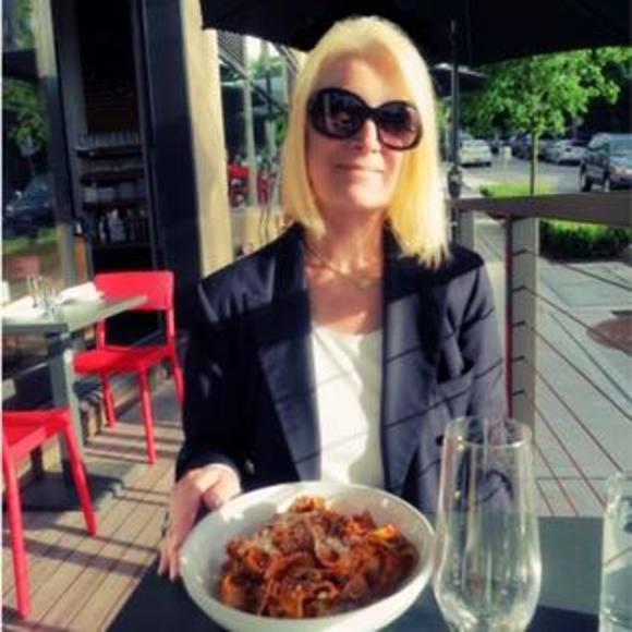 Meet your Posher, Nicole - Picture 1 of 1